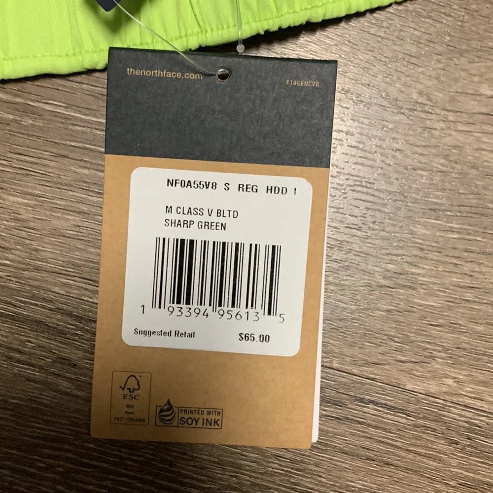 NWT The North Face cargo shorts